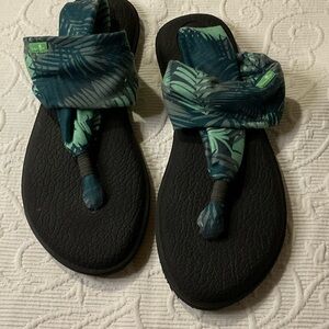 Sanuk Yoga Sling Black and Teal Women's Sandals. Size 8.